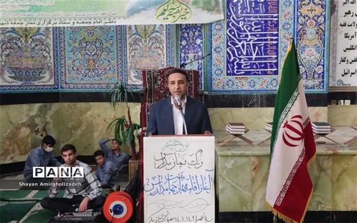 راه صیانت از فکر و  روان دانش‌آموزان اقامه نماز است