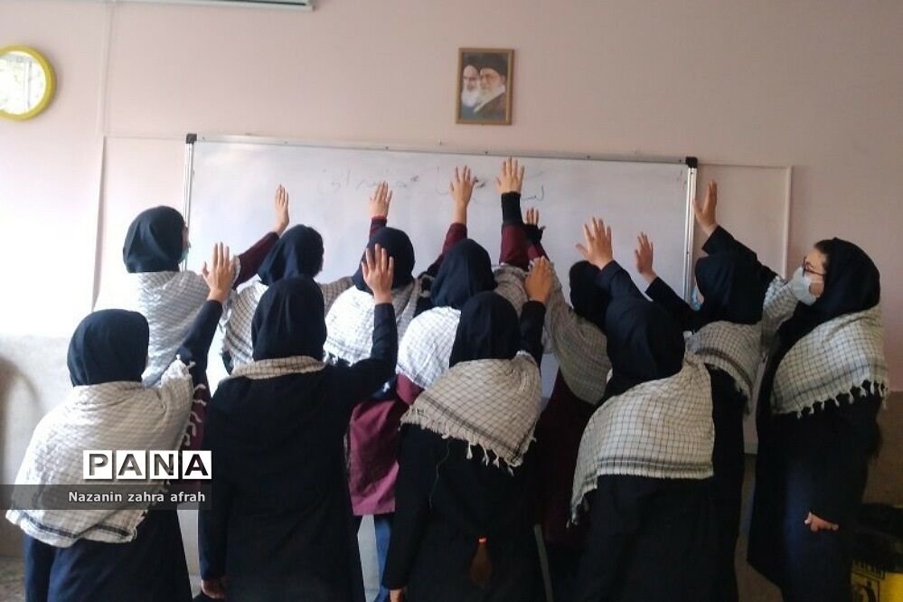 برگزاری پویش لبیک با رهبر در مدارس رودهن