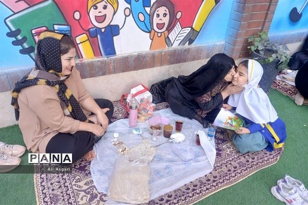 بزرگداشت روز سالمند در دبستان ریحان شهریار