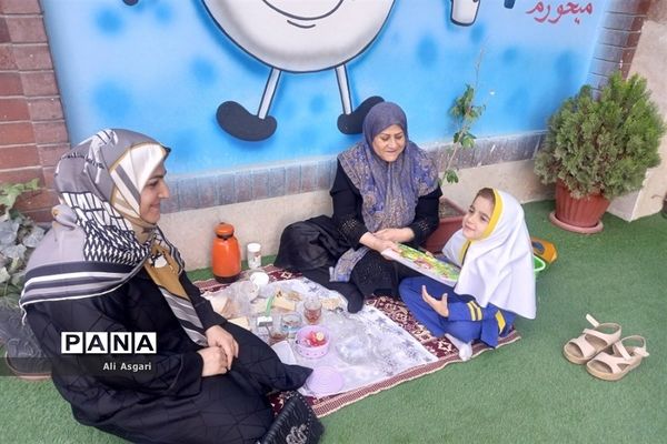 بزرگداشت روز سالمند در دبستان ریحان شهریار