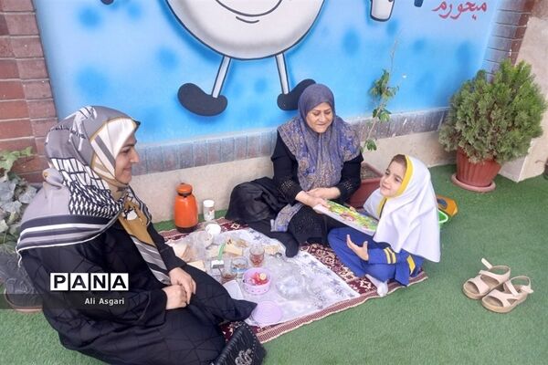 بزرگداشت روز سالمند در دبستان ریحان شهریار