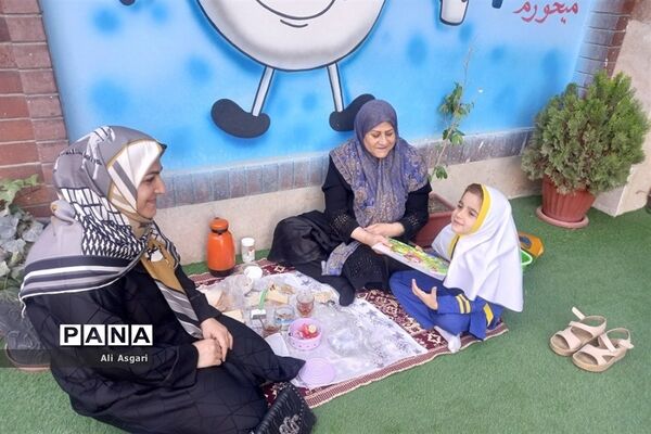 بزرگداشت روز سالمند در دبستان ریحان شهریار