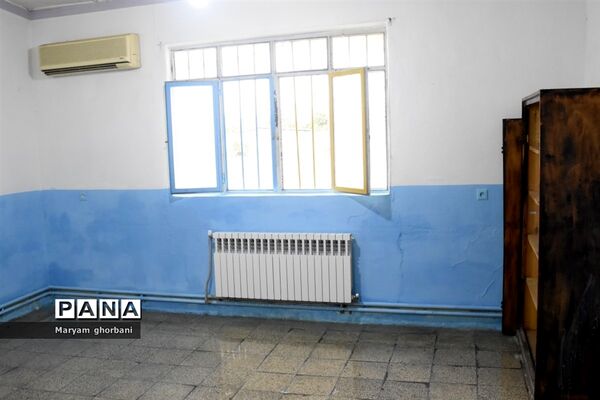 دانش‌آموزان بهنمیری برای نظافت مدرسه دست به کار شدند
