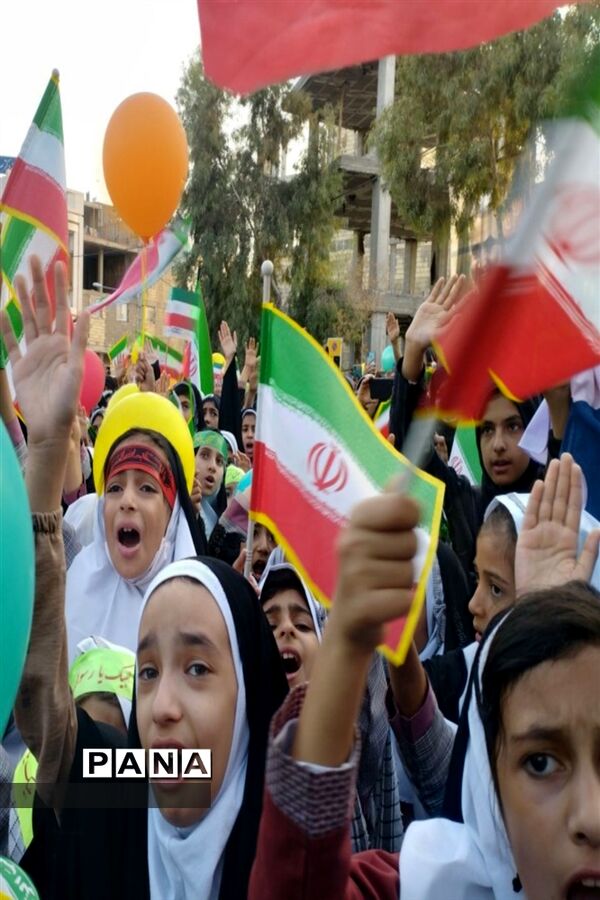 خروش‌هزار‌نفری‌دختران‌دهه‌نودی در شهر کوشک