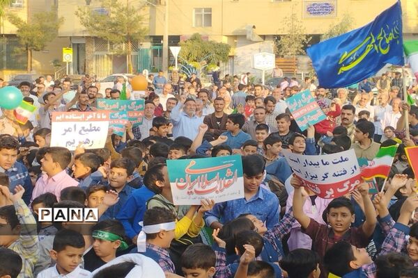 خروش‌هزار‌نفری‌دختران‌دهه‌نودی در شهر کوشک
