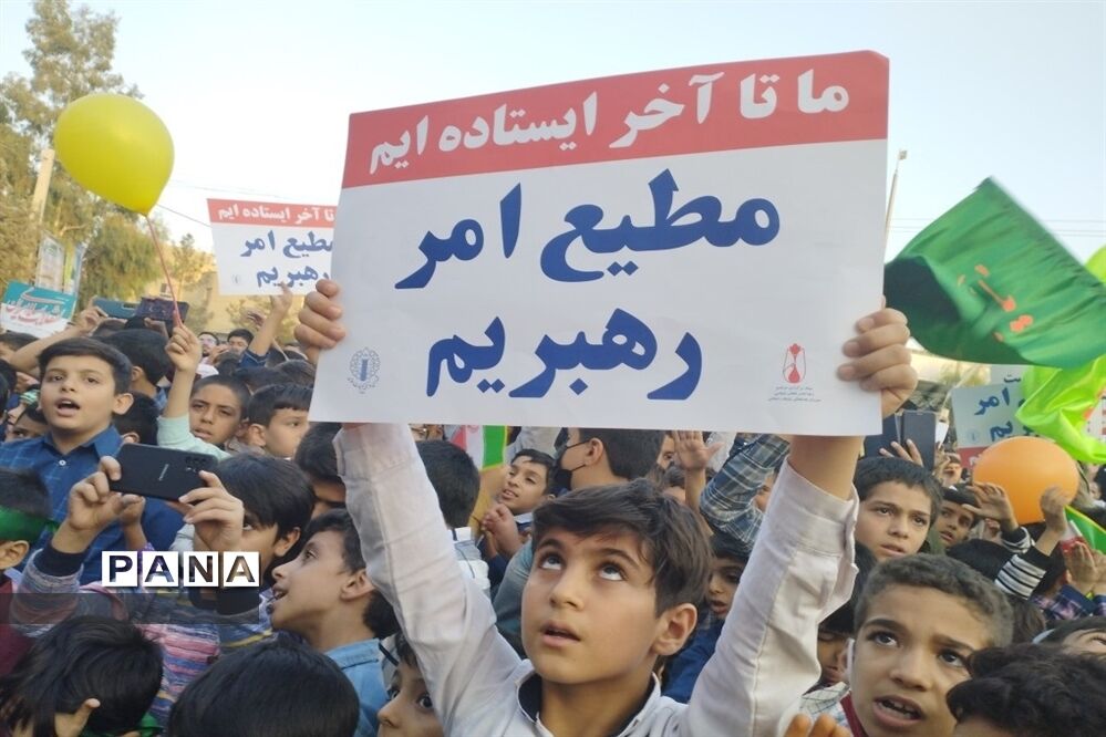 خروش‌هزار‌نفری‌دختران‌دهه‌نودی در شهر کوشک