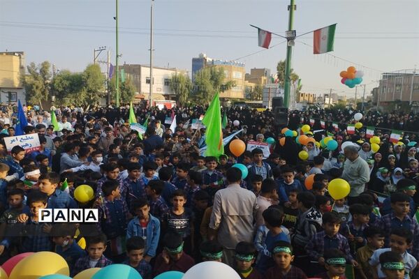 خروش‌هزار‌نفری‌دختران‌دهه‌نودی در شهر کوشک