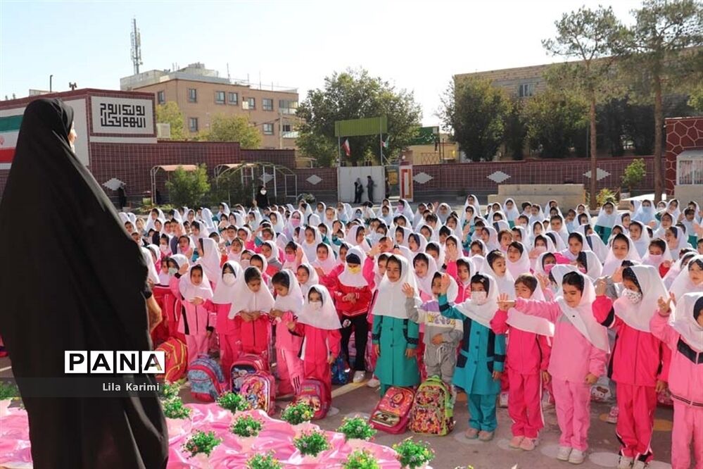 برگزاری آیین حافظ خوانی در مدارس آباده