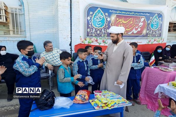 وحدت دانش‌آموزان مدارس ناحیه یک اهواز در برپایی جشن میلاد رسول اکرم (ص)
