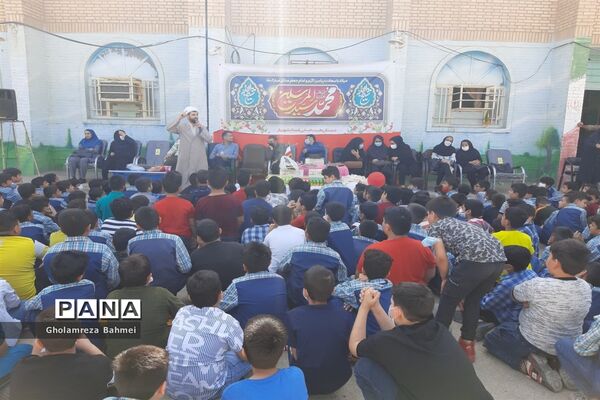 وحدت دانش‌آموزان مدارس ناحیه یک اهواز در برپایی جشن میلاد رسول اکرم (ص)
