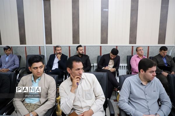 نشست معاونان پرورشی، تربیت‌بدنی و روسای ادرات دانش‌آموزی آموزش و پرورش کرمانشاه