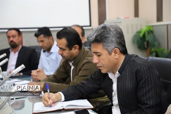 نشست معاونان پرورشی، تربیت‌بدنی و روسای ادرات دانش‌آموزی آموزش و پرورش کرمانشاه