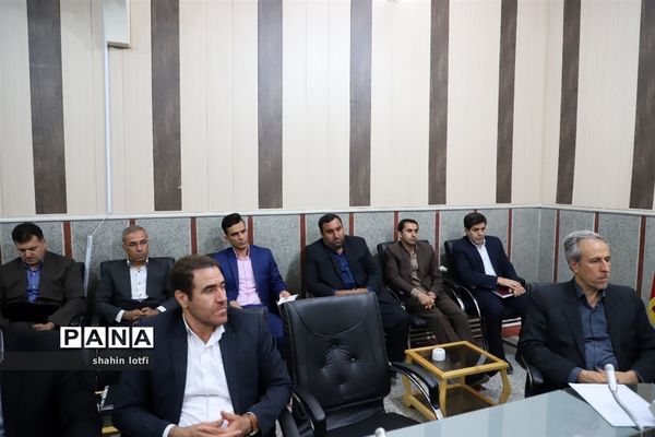 نشست معاونان پرورشی، تربیت‌بدنی و روسای ادرات دانش‌آموزی آموزش و پرورش کرمانشاه