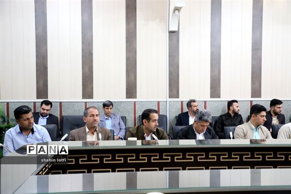 نشست معاونان پرورشی، تربیت‌بدنی و روسای ادرات دانش‌آموزی آموزش و پرورش کرمانشاه