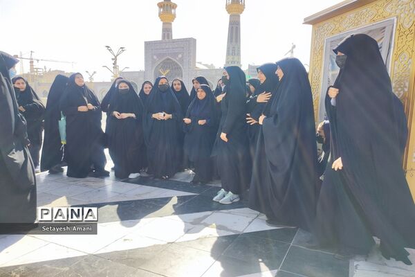 اردوی دبیرستان شاهد ارض اقدس در حرم مطهر رضوی