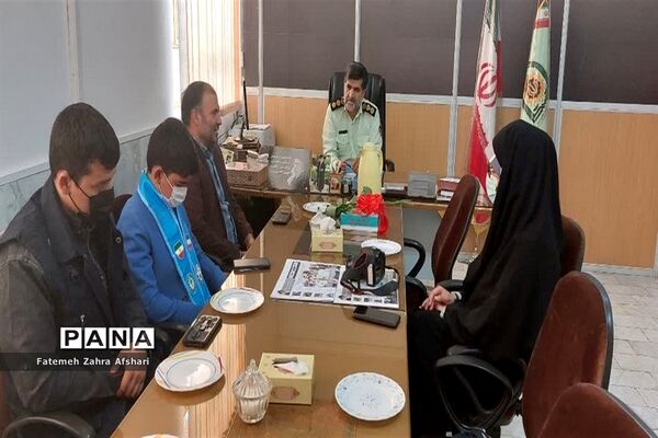 تقدیر دانش‌آموزان سمنانی از زحمات نیروی جان بر کف انتظامی