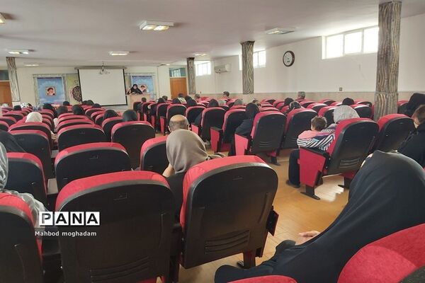 برگزاری جلسه انجمن اولیا مربیان دبیرستان شهیده معصومه قزوینی منطقه ۱۳