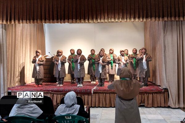 جشن میلاد حضرت رسول اکرم(ص) و امام صادق(ع) در دبیرستان شاهد حجاب منطقه ۱۳
