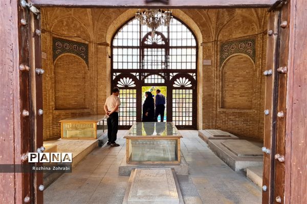 آرامگاه حافظ در سالروز این شاعر پرآوازه