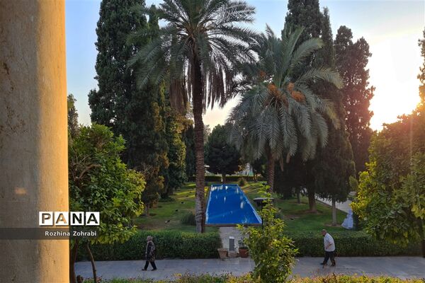 آرامگاه حافظ در سالروز این شاعر پرآوازه