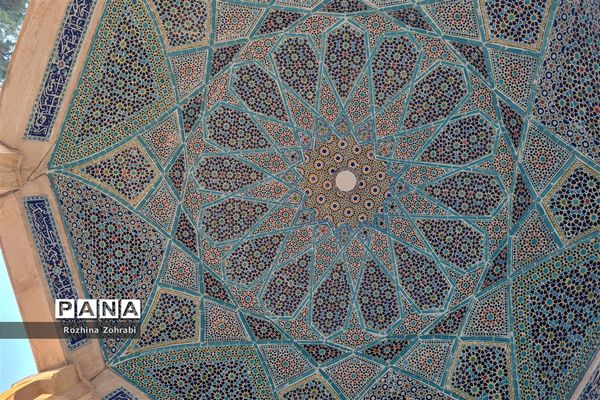 آرامگاه حافظ در سالروز این شاعر پرآوازه