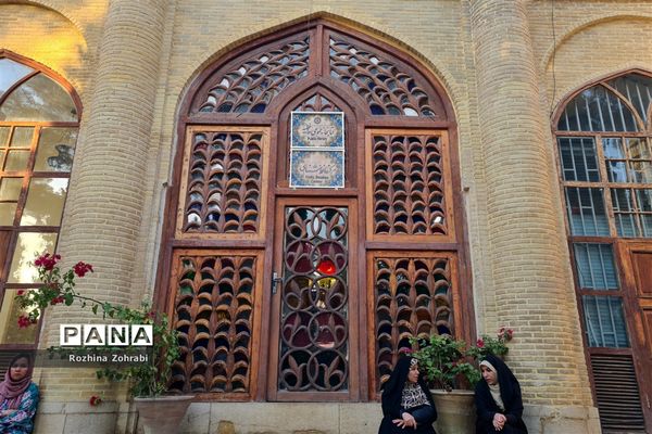 آرامگاه حافظ در سالروز این شاعر پرآوازه