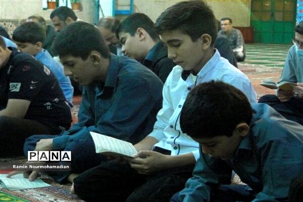 حضور دانش‌آموزان و فرهنگیان منطقه۹ در دعای ندبه
