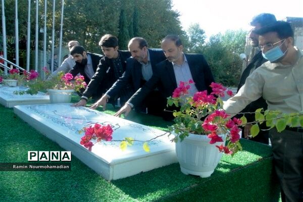 حضور دانش‌آموزان و فرهنگیان منطقه۹ در دعای ندبه