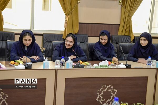 نشست صمیمانه کودکان با شهردار منطقه ۱۴ همزمان با هفته کودک