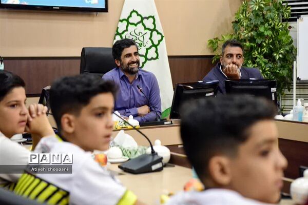 نشست صمیمانه کودکان با شهردار منطقه ۱۴ همزمان با هفته کودک