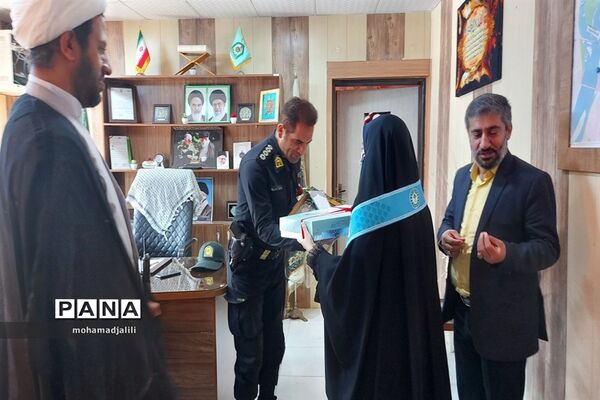 تقدیر از حافظان امنیت کلانتری ۱۳ آزادگان اهواز