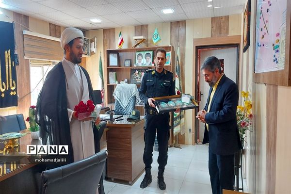 تقدیر از حافظان امنیت کلانتری ۱۳ آزادگان اهواز