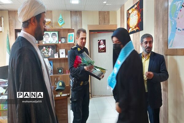 تقدیر از حافظان امنیت کلانتری ۱۳ آزادگان اهواز