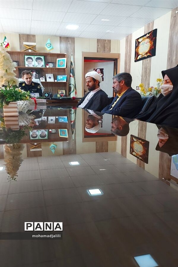 تقدیر از حافظان امنیت کلانتری ۱۳ آزادگان اهواز