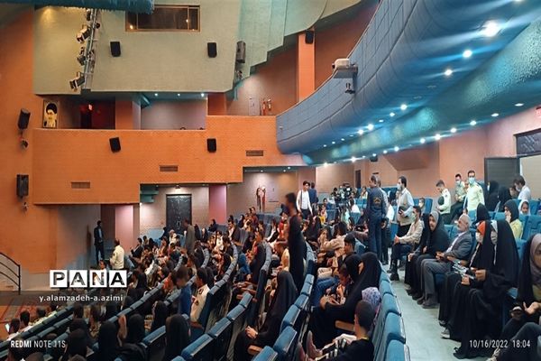 همایش  بصیرت‌افزایی دهه هشتادی‌ها