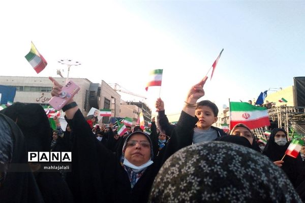 جشن بزرگ میلاد پیامبر مهربانی با نقش‌آفرینی بانوان محجبه و انقلابی مشهد مقدس