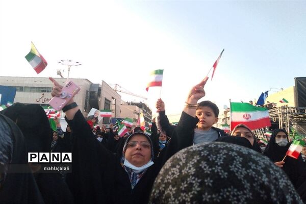 جشن بزرگ میلاد پیامبر مهربانی با نقش‌آفرینی بانوان محجبه و انقلابی مشهد مقدس