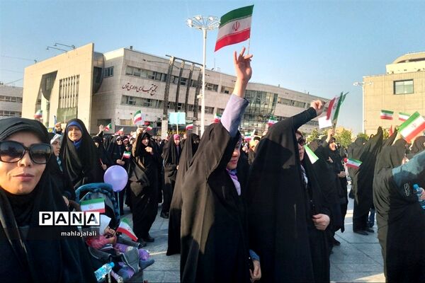 جشن بزرگ میلاد پیامبر مهربانی با نقش‌آفرینی بانوان محجبه و انقلابی مشهد مقدس