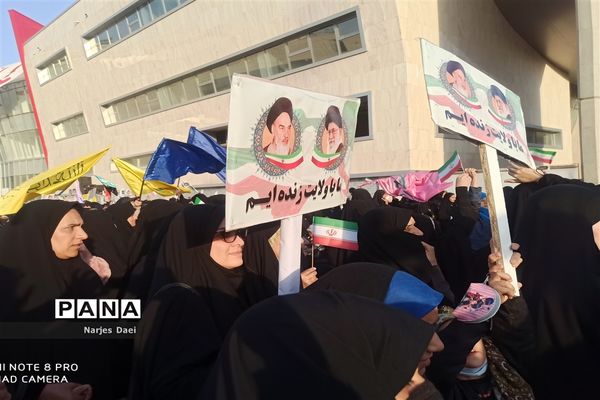 جشن بزرگ پیامبر مهربانی با نقش‌آفرینی بانوان محجبه و انقلابی مشهد مقدس