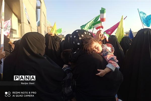 جشن بزرگ پیامبر مهربانی با نقش‌آفرینی بانوان محجبه و انقلابی مشهد مقدس