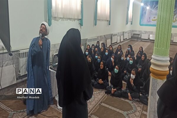 برگزاری جشن هفته وحدت در دبیرستان شاهد مطهره‌ کاشمر