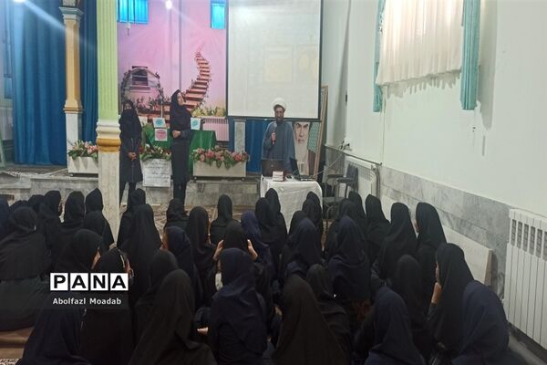 برگزاری جشن هفته وحدت در دبیرستان شاهد مطهره‌ کاشمر