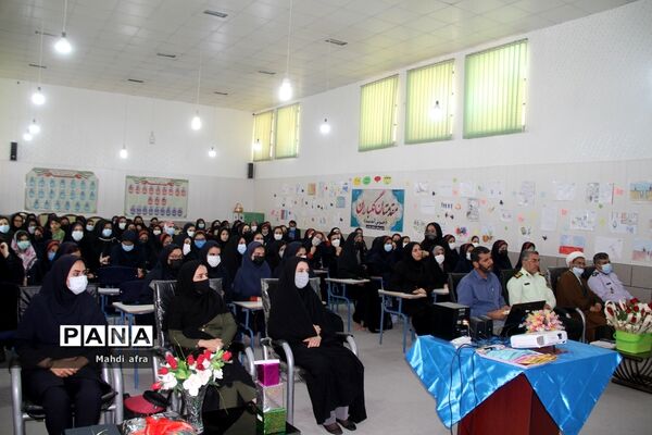 زنگ نمادین آغاز هفته پیوند اولیا و مربیان در مدارس شهرستان بهبهان
