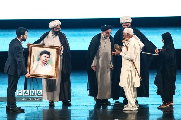 آیین اختتامیه نخستین کنگره ملی شعر وحدت اسلامی