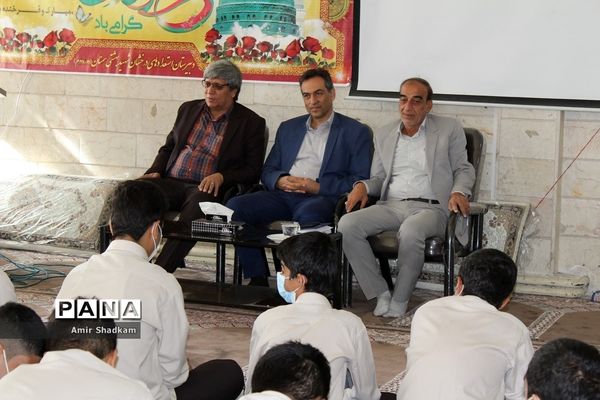 برگزاری مناظره دانش‌آموزی در مدرسه شهید‌بهشتی سمنان