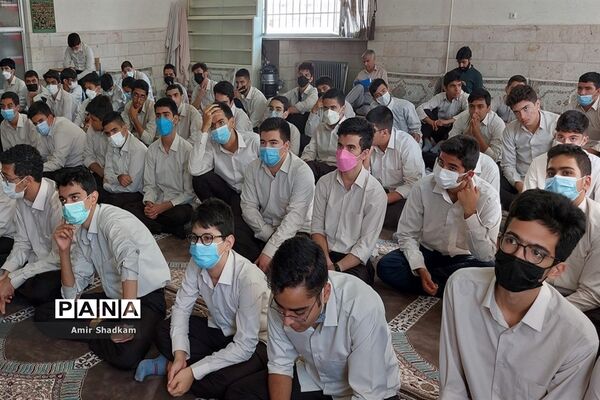 برگزاری مناظره دانش‌آموزی در مدرسه شهید‌بهشتی سمنان