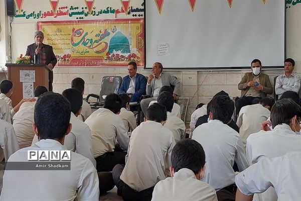 برگزاری مناظره دانش‌آموزی در مدرسه شهید‌بهشتی سمنان