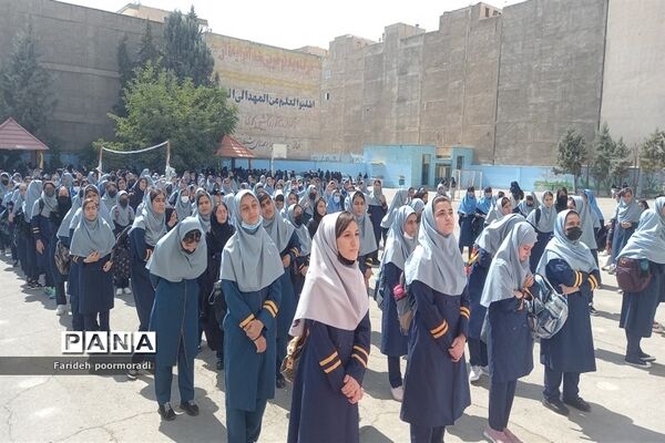 فعالیت‌های مشاوره‌ای دبیرستان علی حاتمی ملارد در هفته بهداشت روان