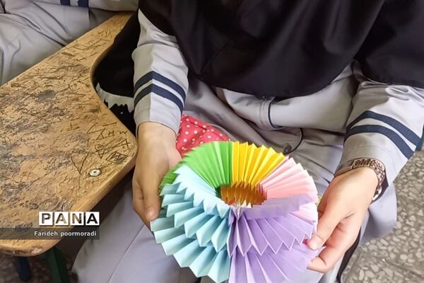 فعالیت‌های مشاوره‌ای دبیرستان علی حاتمی ملارد در هفته بهداشت روان