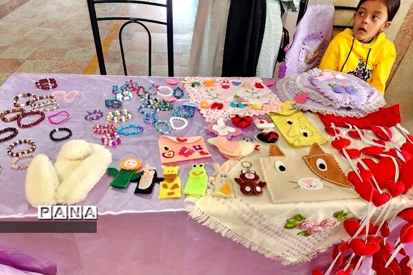 برگزاری نمایشگاه هنرهای مادرانه در دبستان اندیشه فشافویه